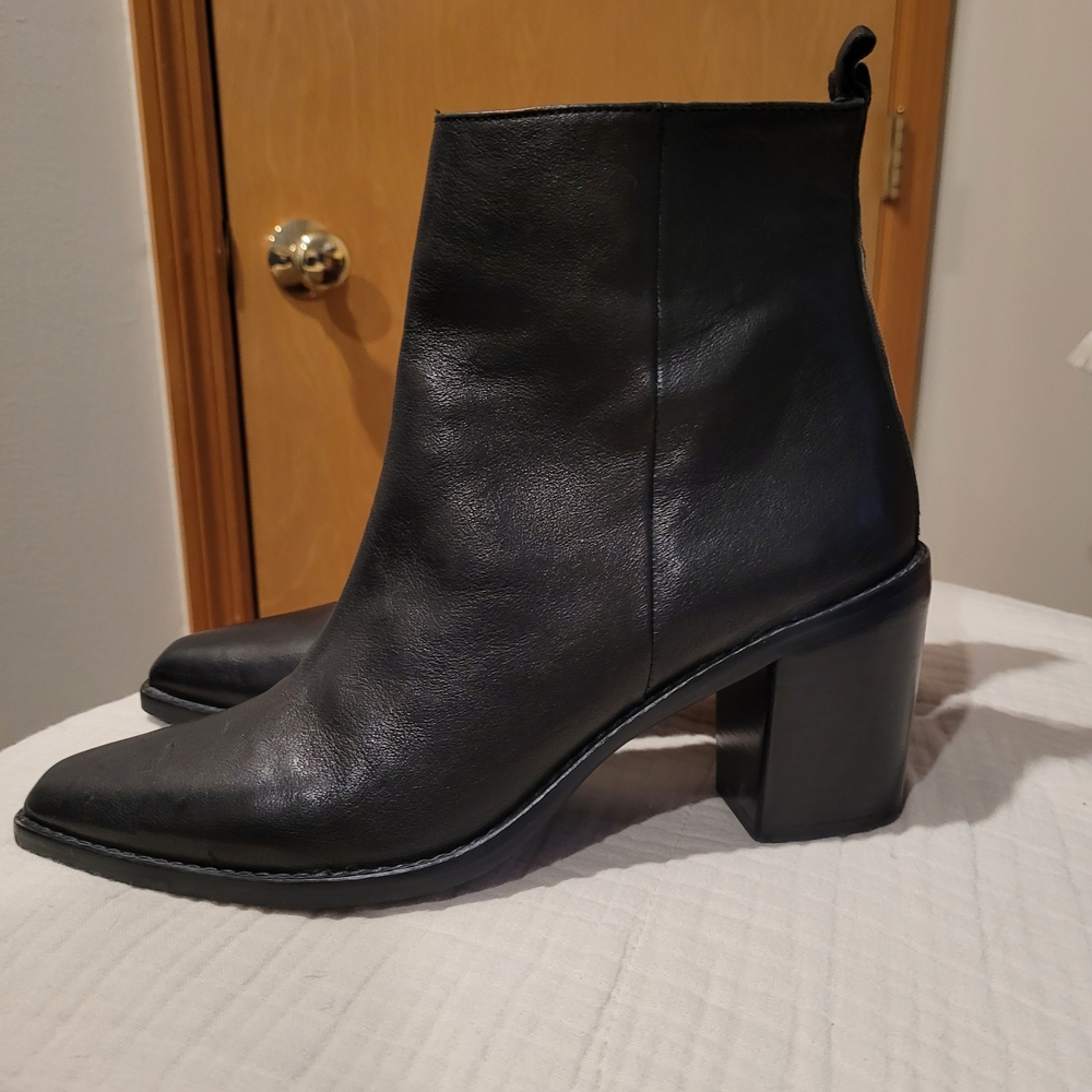 Massimo Dutti Black Ankle Booties